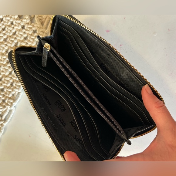 Michael Kors Wallet - Picture 5 of 6